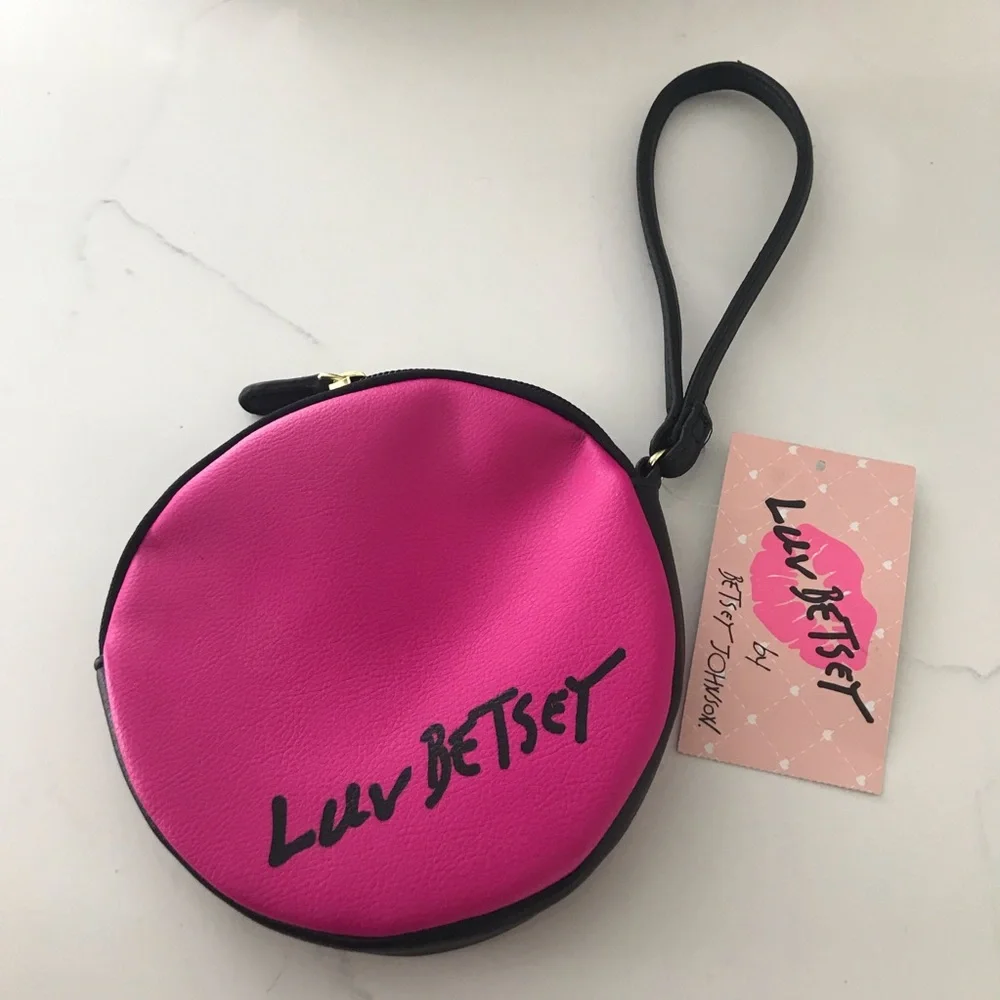 Betsey Johnson Pink Strawberry Wristlet with White Heart Accents NO TAGS - Picture 7 of 8